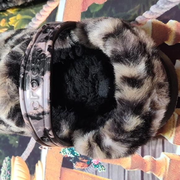 Crocs Classic Fur Clogs Sandals Animal Print NWT - Picture 7 of 10